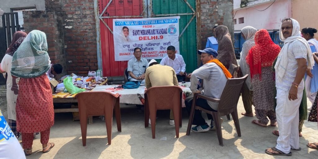 Sant Nirankari Mission : बाढ़ प्रभावित तास और माखनपुर में बना स्वास्थ्य सहारा 2 Sant Nirankari  Mission